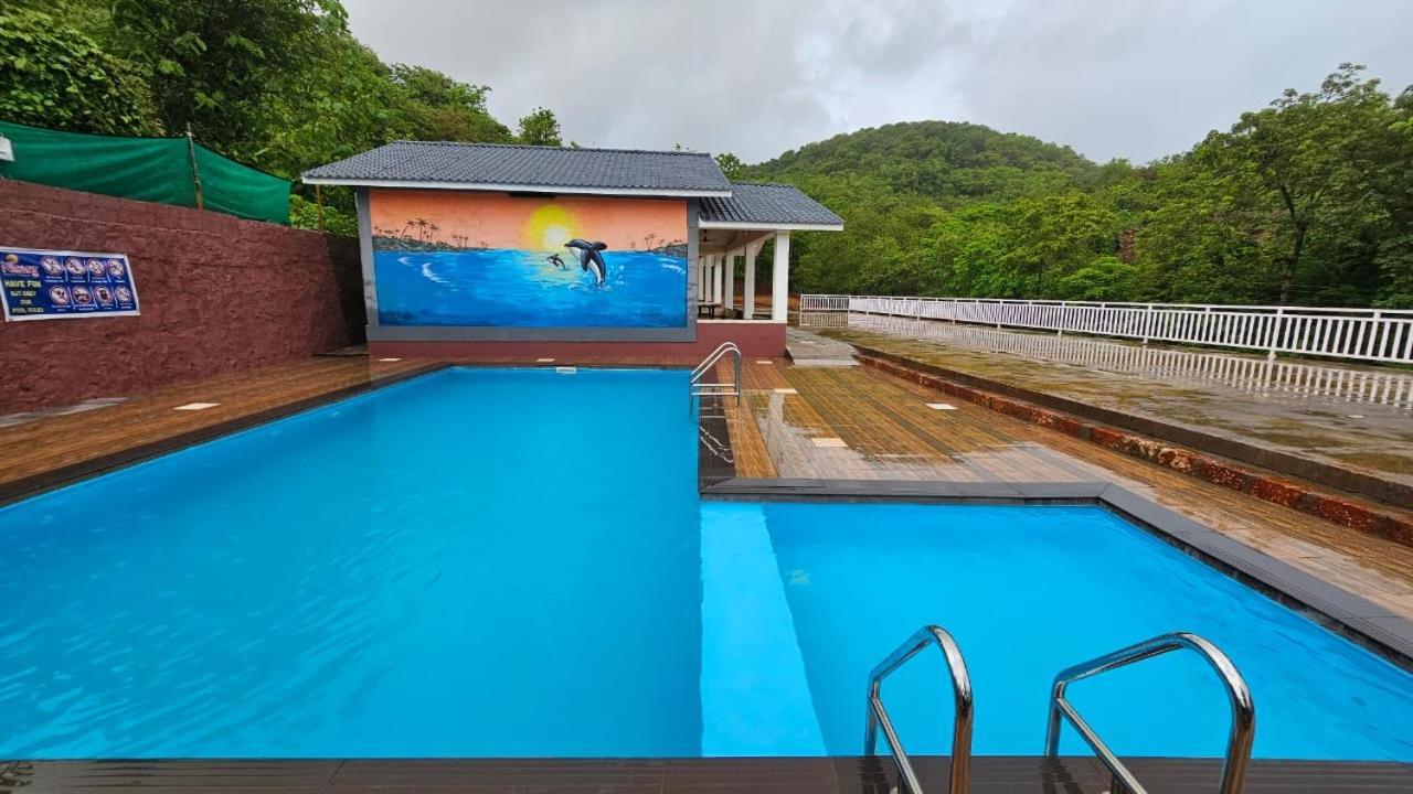 Nisarg Resort Guhāgar エクステリア 写真