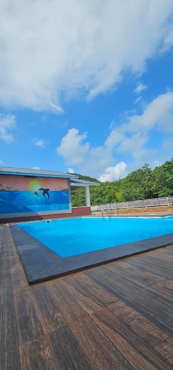 Nisarg Resort Guhāgar エクステリア 写真