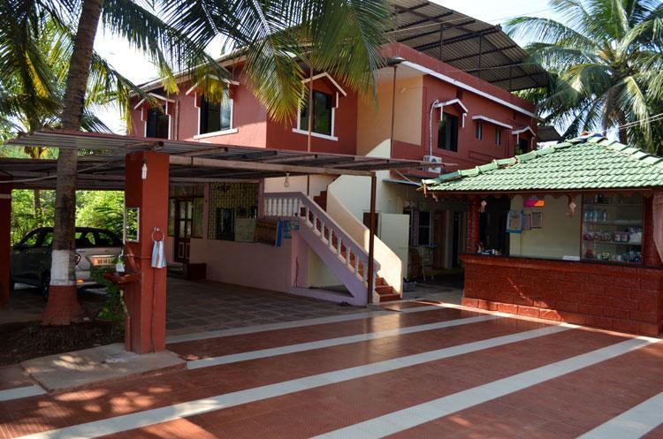 Nisarg Resort Guhāgar エクステリア 写真