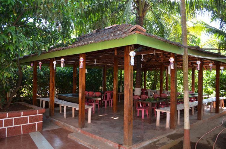Nisarg Resort Guhāgar エクステリア 写真
